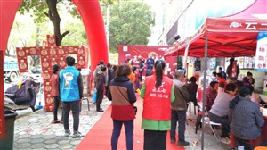 云三七江西九江站民生大药房现场的三牛人